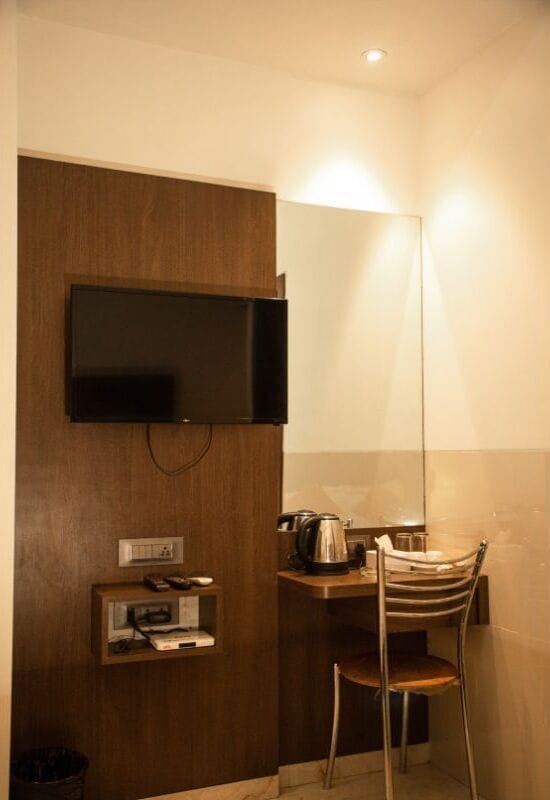 Standard Room | Desk, blackout drapes, free WiFi, bed sheets