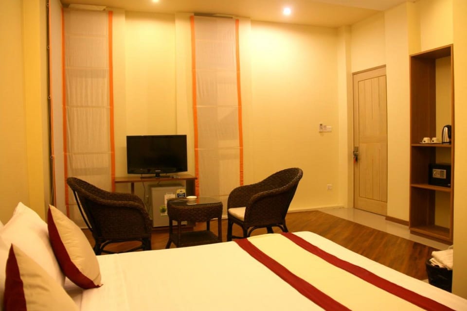 Deluxe Room | In-room safe, desk, rollaway beds, free WiFi