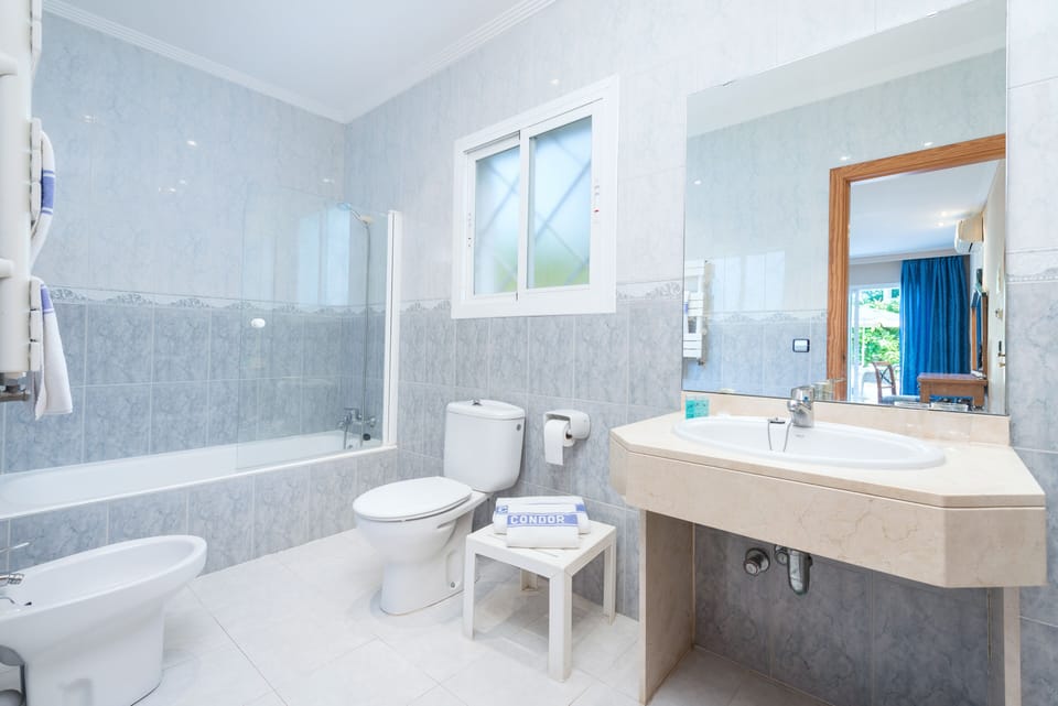 Studio, Balcony | Bathroom | Bathtub, free toiletries, hair dryer, towels