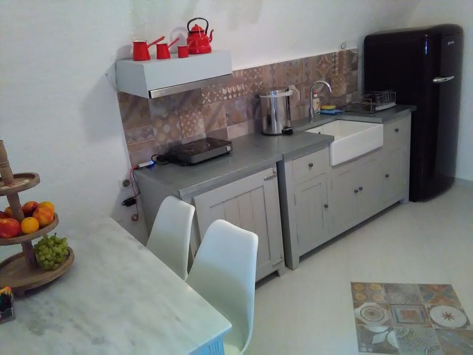Deluxe Cottage, 1 Bedroom (Stone) | Private kitchen | Fridge, stovetop, cookware/dishes/utensils, cleaning supplies