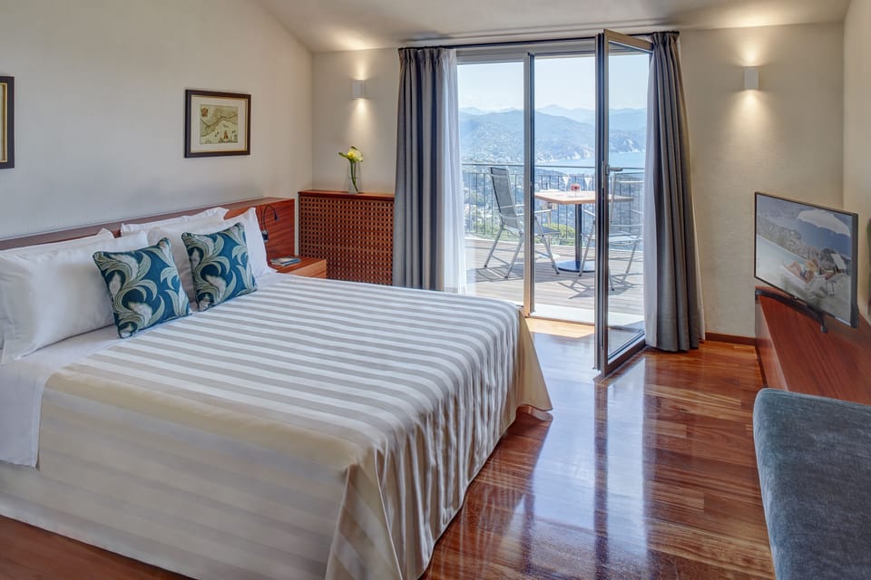 Deluxe Double Room, Terrace, Sea View | Premium bedding, minibar, blackout drapes, soundproofing