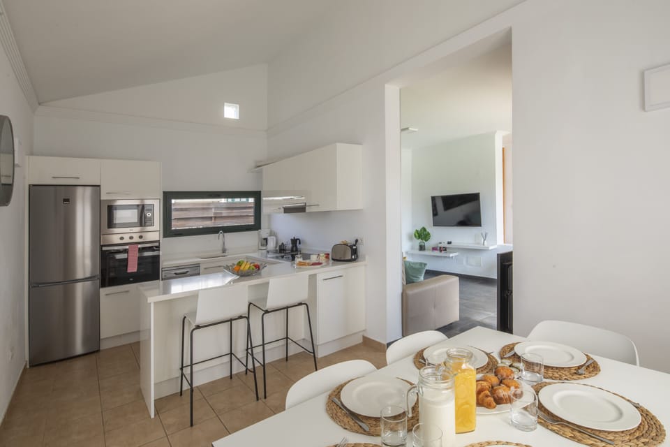 Villa | Private kitchen | Full-size fridge, microwave, oven, stovetop