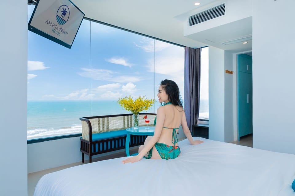 Suite, Sea View | Premium bedding, Select Comfort beds, minibar, in-room safe