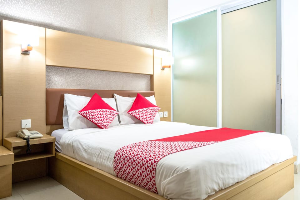 Deluxe Suite | Desk, WiFi (free), bed sheets