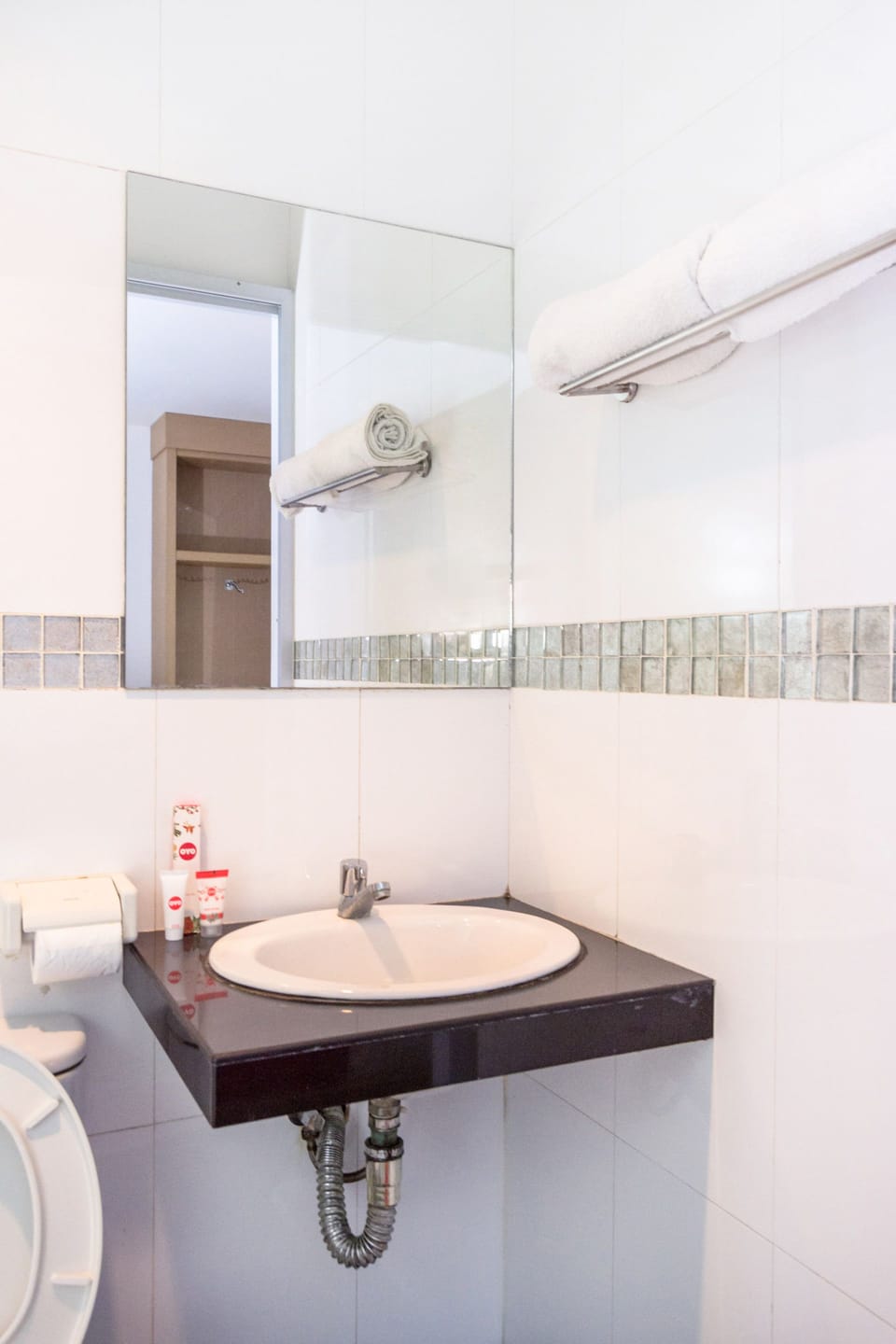 Deluxe Suite | Bathroom sink