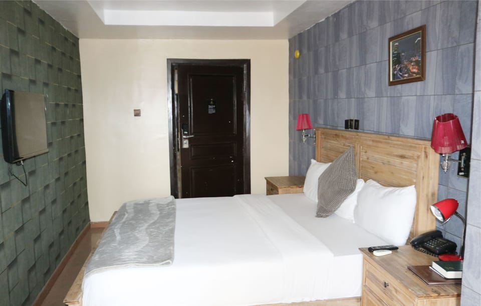 Laptop workspace, free WiFi, bed sheets