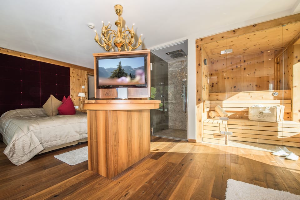 Suite, Sauna | Private spa tub