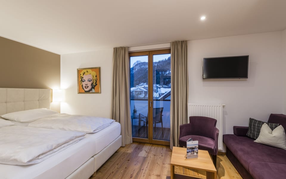 Superior Double or Twin Room | In-room safe, individually decorated, desk, blackout drapes