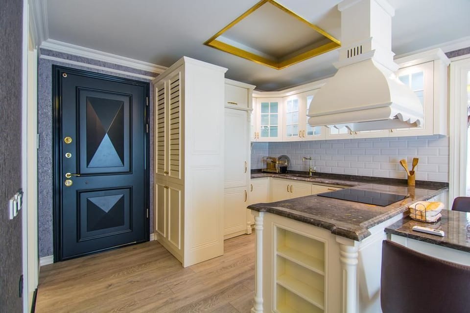 Coffee/tea maker, fridge, oven, stovetop
