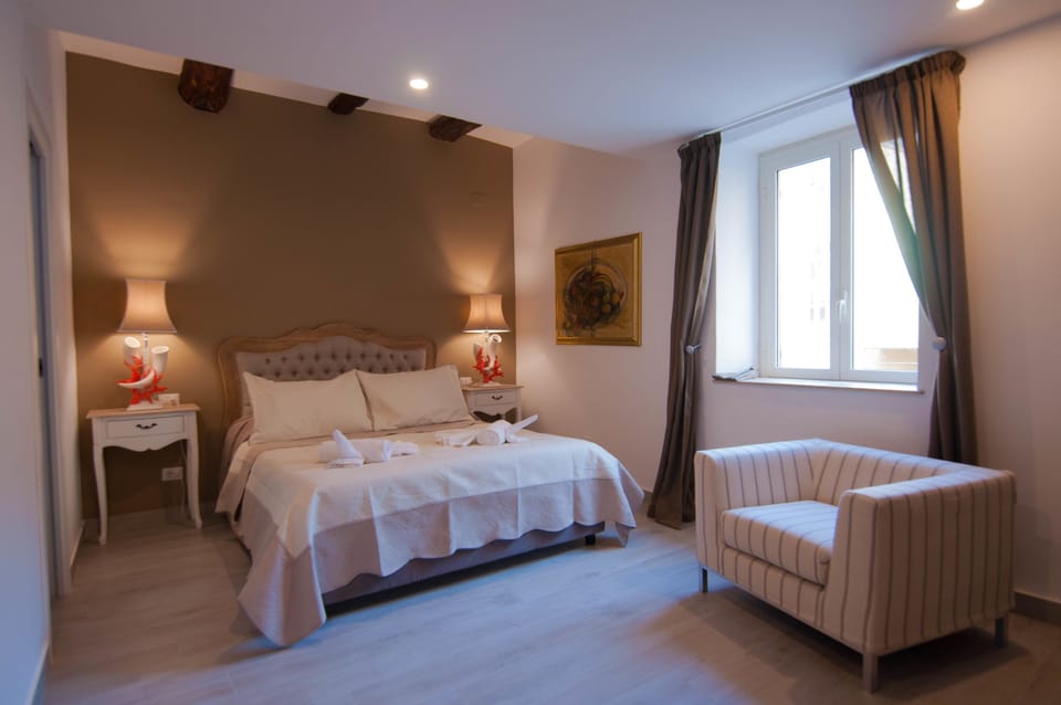 Premium bedding, in-room safe, desk, soundproofing