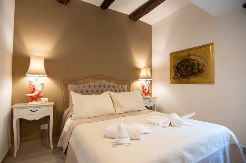 Premium bedding, in-room safe, desk, soundproofing
