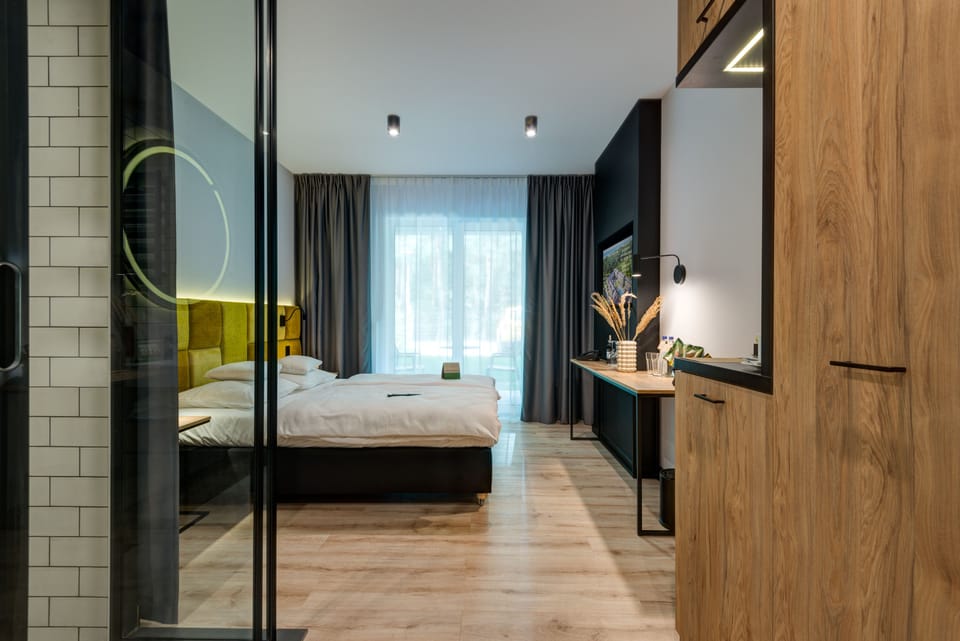 Memory foam beds, in-room safe, blackout drapes, soundproofing