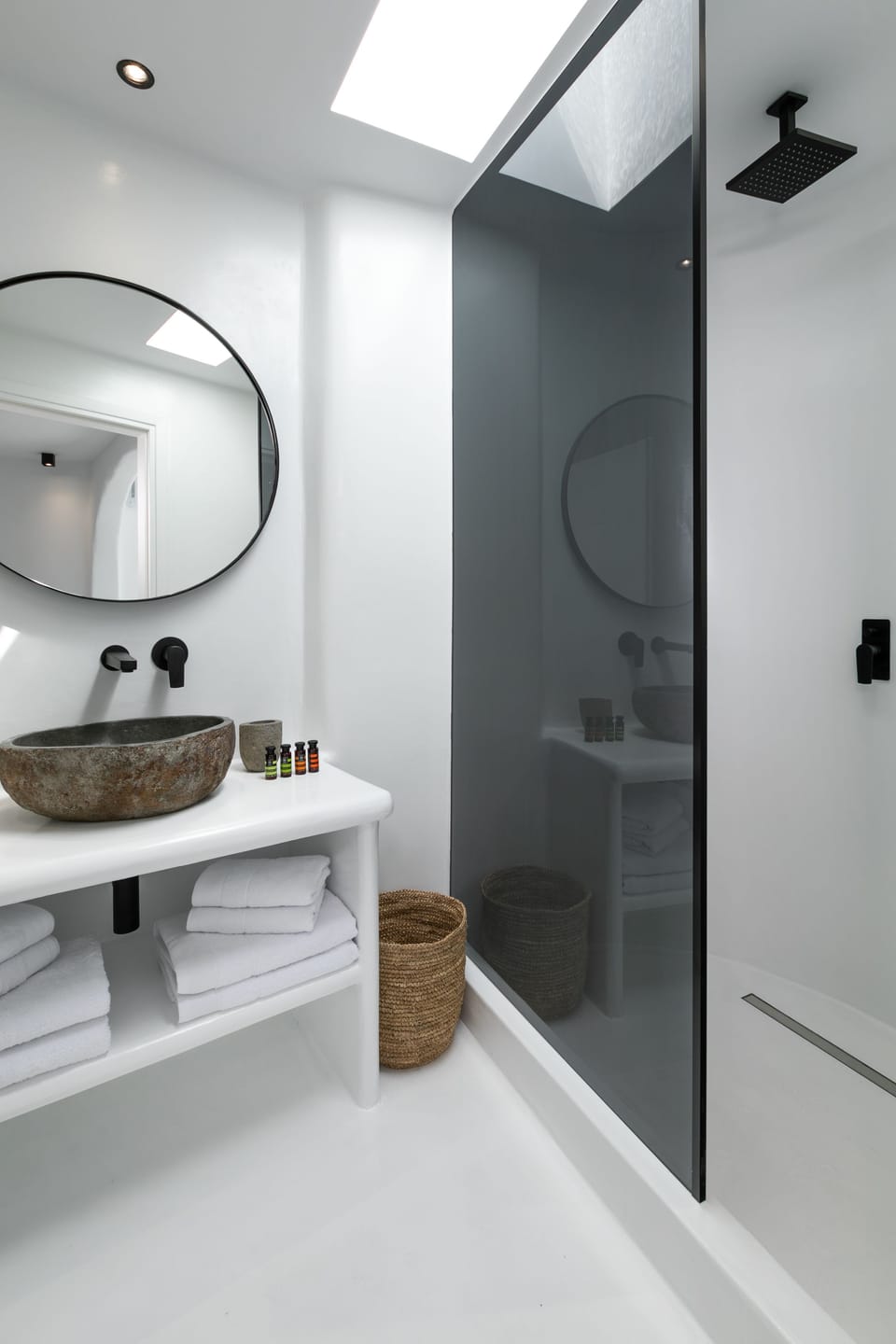 Executive Villa | Bathroom | Shower, designer toiletries, hair dryer, bathrobes