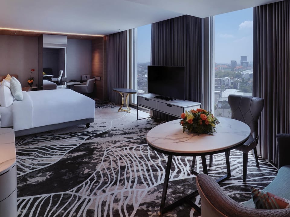 Deluxe Suite, 1 King Bed | Premium bedding, in-room safe, individually decorated