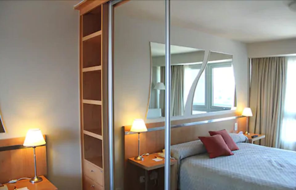 Executive Single Room | Minibar, in-room safe, blackout drapes, soundproofing
