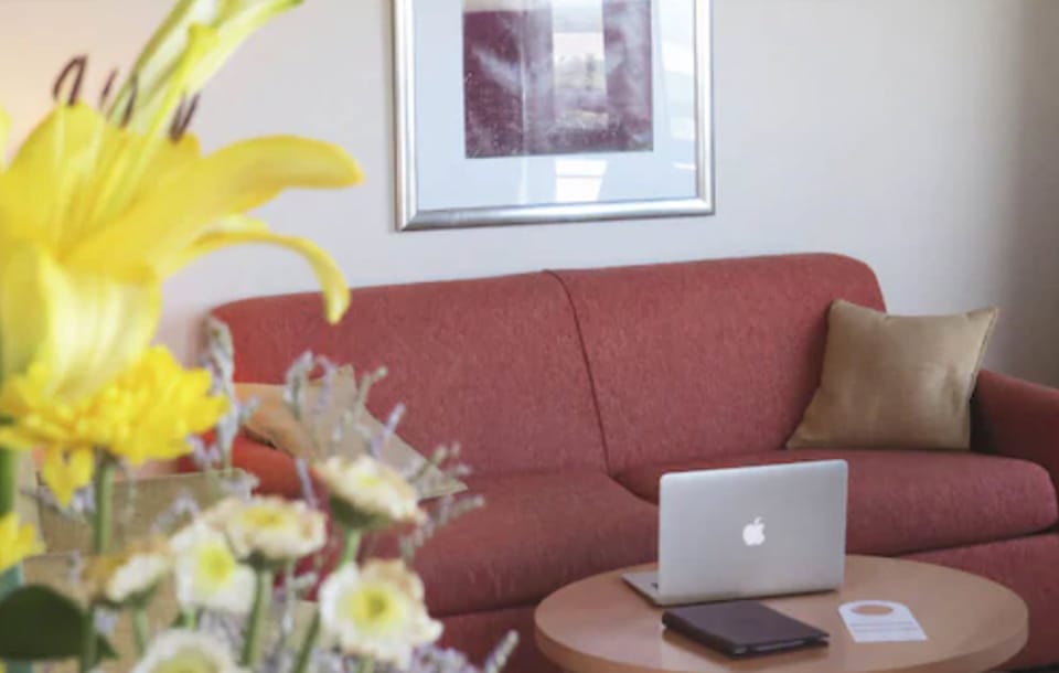 Suite | Minibar, in-room safe, blackout drapes, soundproofing