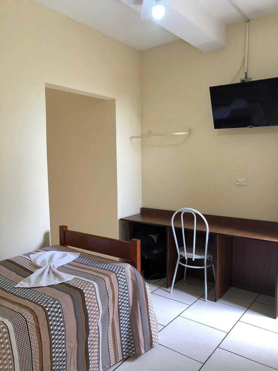 Economy Single Room | Desk, free WiFi, bed sheets