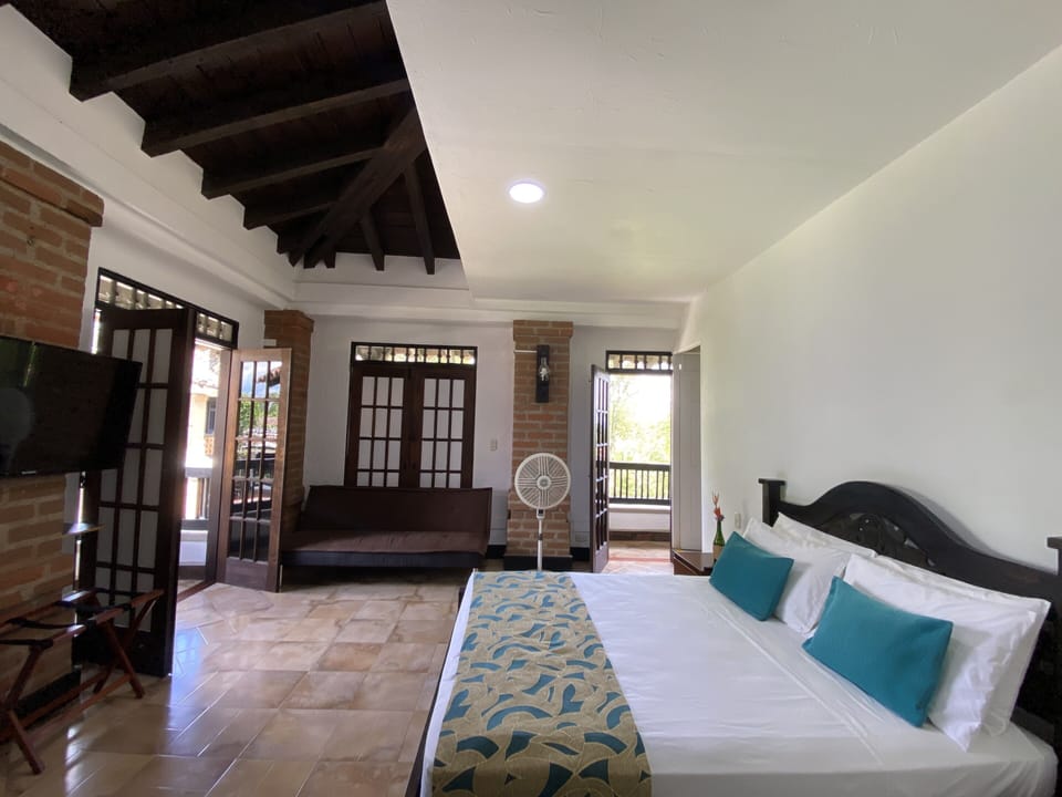 Standard Double Room | Minibar, in-room safe, desk, iron/ironing board