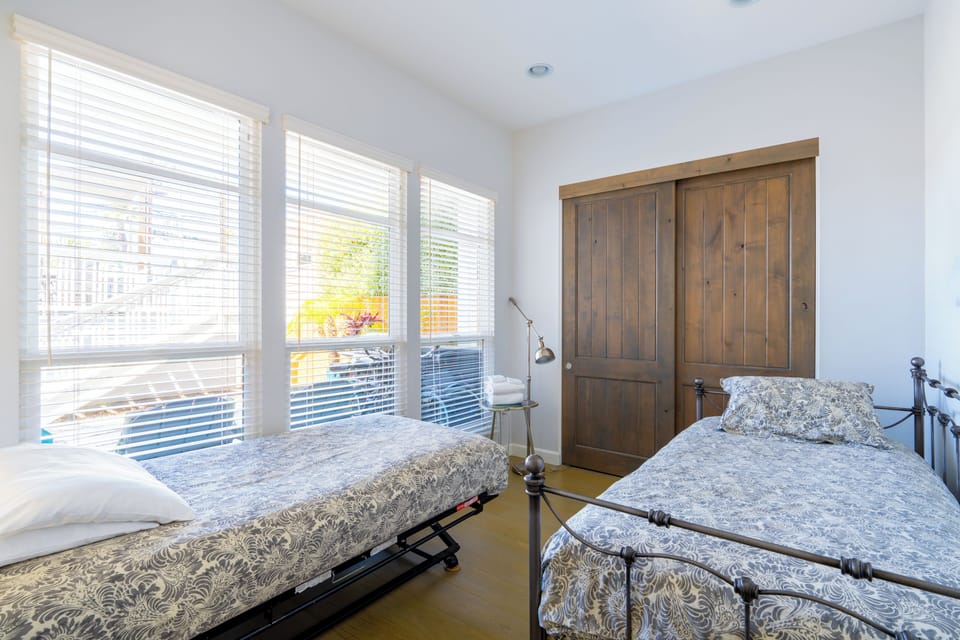Only downstairs bedroom four with two twin beds