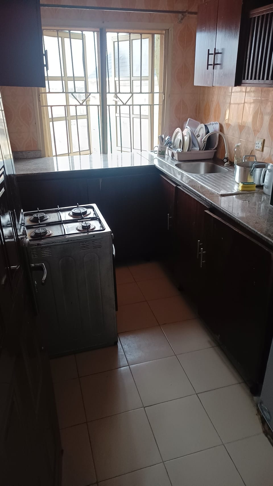 Comfort Apartment, 3 Bedrooms | Private kitchen | Full-size fridge, microwave, oven, stovetop