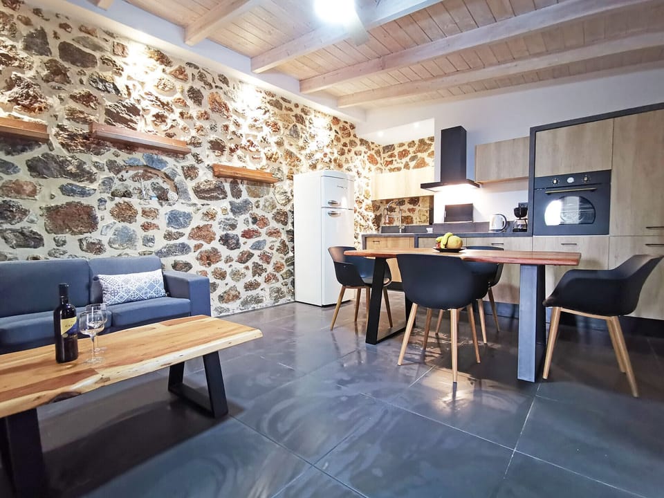 Pyrgos Plakias villa 4,kitchen and dining area
