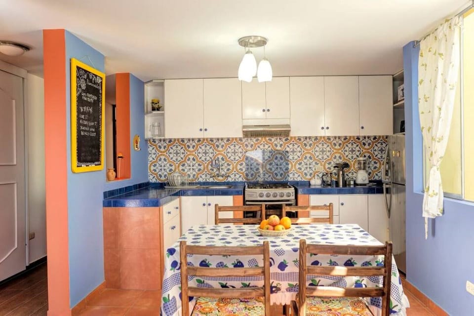 gourmet  eat in kitchen 