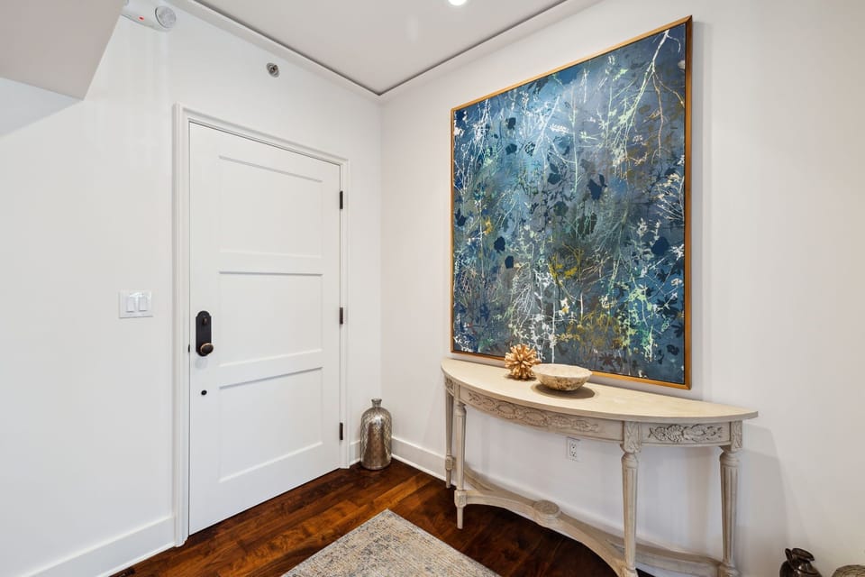 Inviting Entry into 'Ocean's Six'!