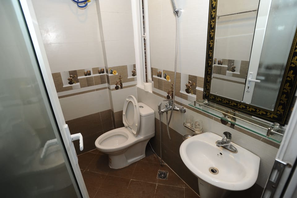 Deluxe Room, Lake View | Bathroom | Shower, slippers, bidet, towels