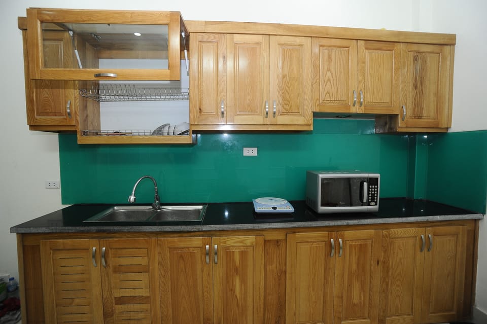 Deluxe Room, Lake View | Shared kitchen