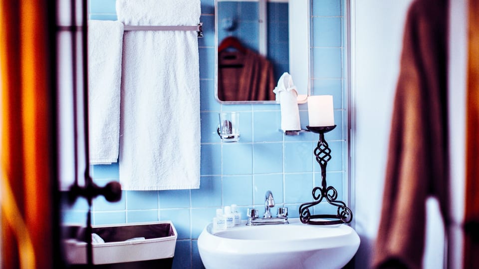 Comfort Room, Multiple Beds, Garden View | Bathroom | Shower, rainfall showerhead, free toiletries, towels