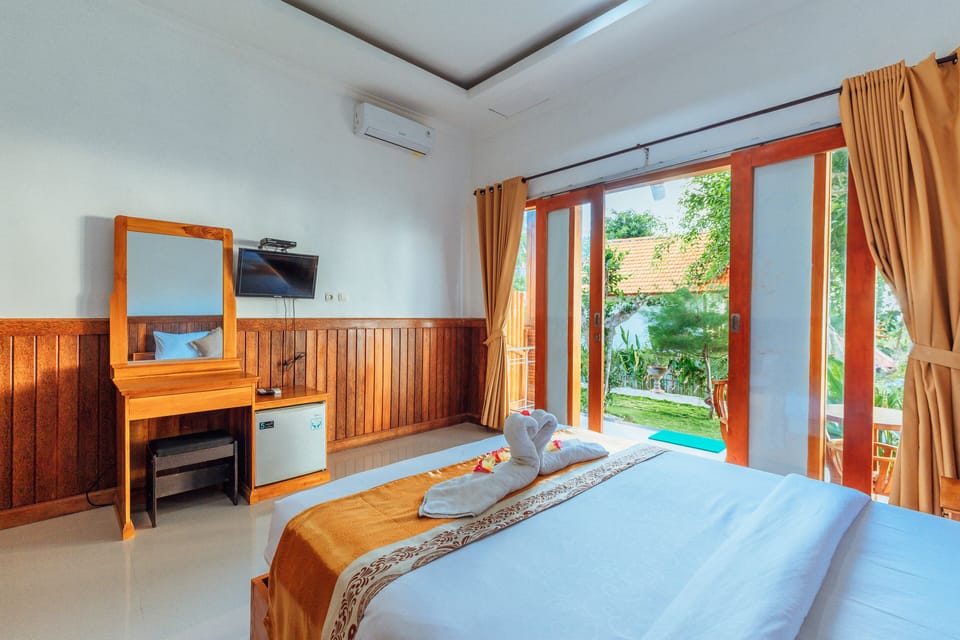 Double Room, Garden View | Desk, free WiFi