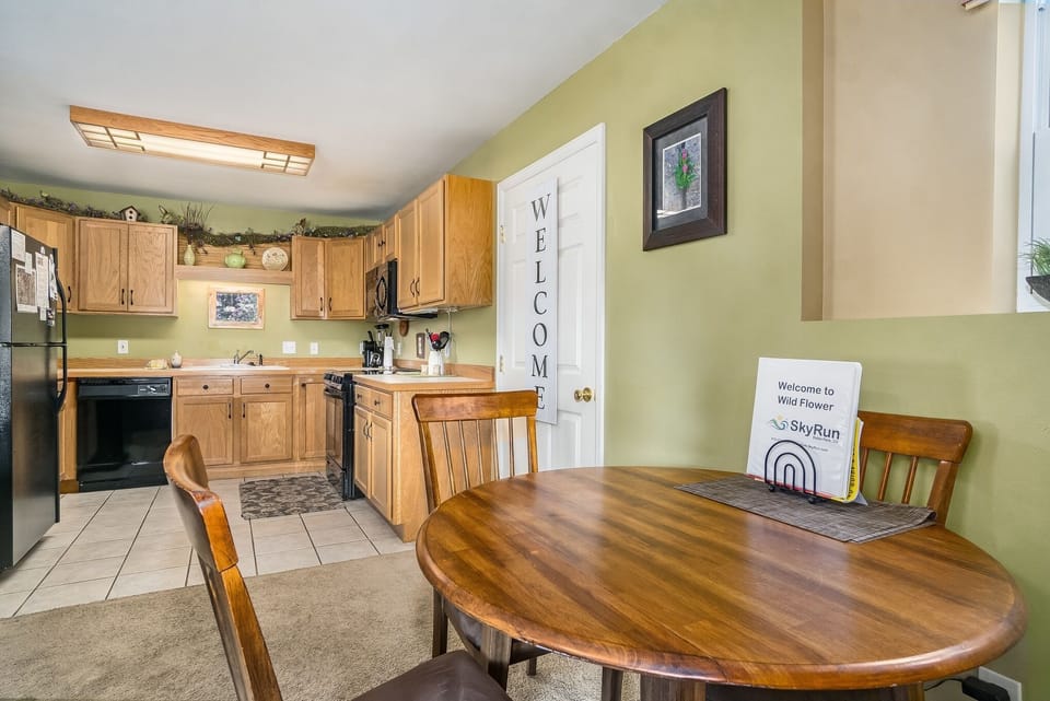 Townhome, 2 Bedrooms | Dining