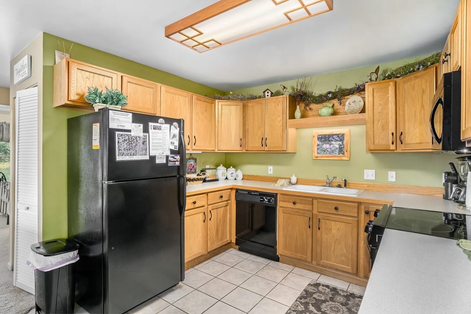 Townhome, 2 Bedrooms | Private kitchen | Fridge, oven, coffee/tea maker, toaster