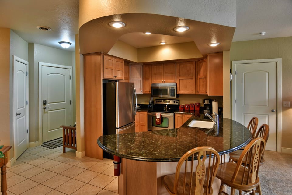 Condo, 1 Bedroom | Private kitchen | Coffee/tea maker, fridge, oven, toaster
