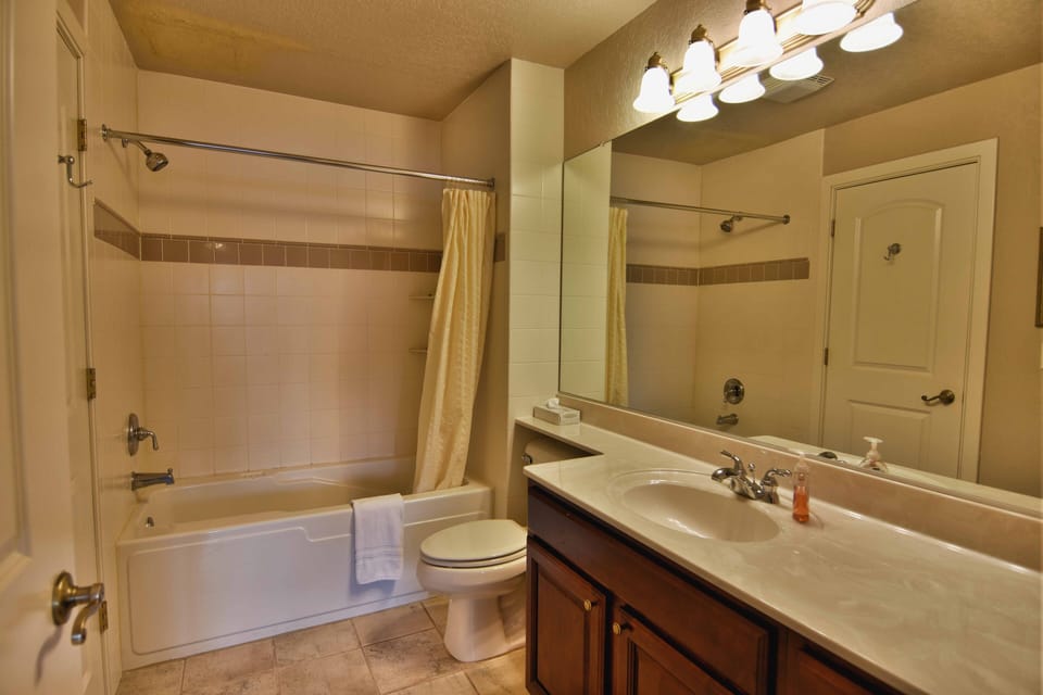 Unit 312 1 Bd/ 1 Ba Condo 1 Bedroom Condo by RedAwning Apartment in Wisconsin