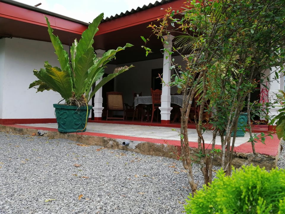 Abawaththa Guest House Bed and Breakfast in Sri Lanka