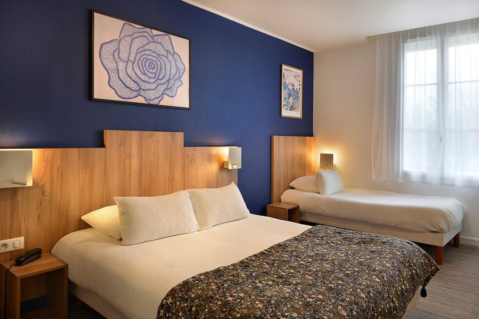 Triple Room | Individually decorated, individually furnished, desk, soundproofing