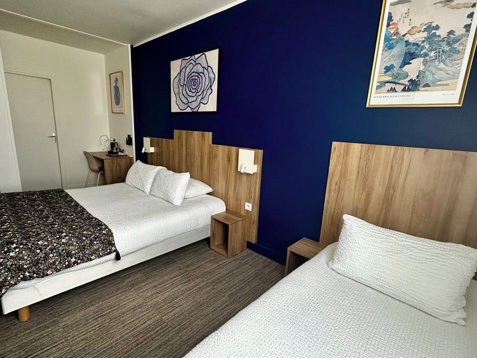Triple Room | Individually decorated, individually furnished, desk, soundproofing