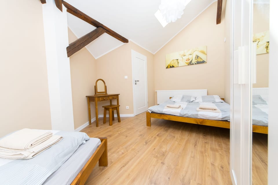 Apartment | Desk, laptop workspace, free WiFi, bed sheets