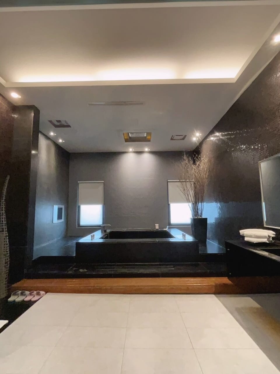 Economy Double Room | Bathroom | Separate tub and shower, free toiletries, hair dryer, slippers