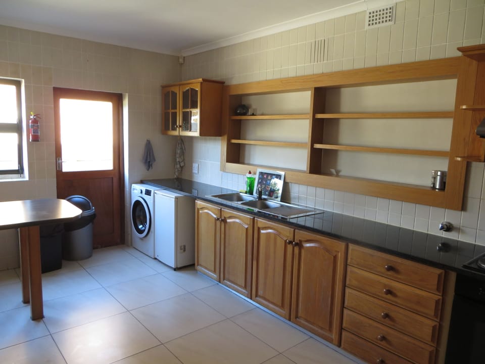 Standard Double Room | Shared kitchen | Coffee/tea maker, electric kettle