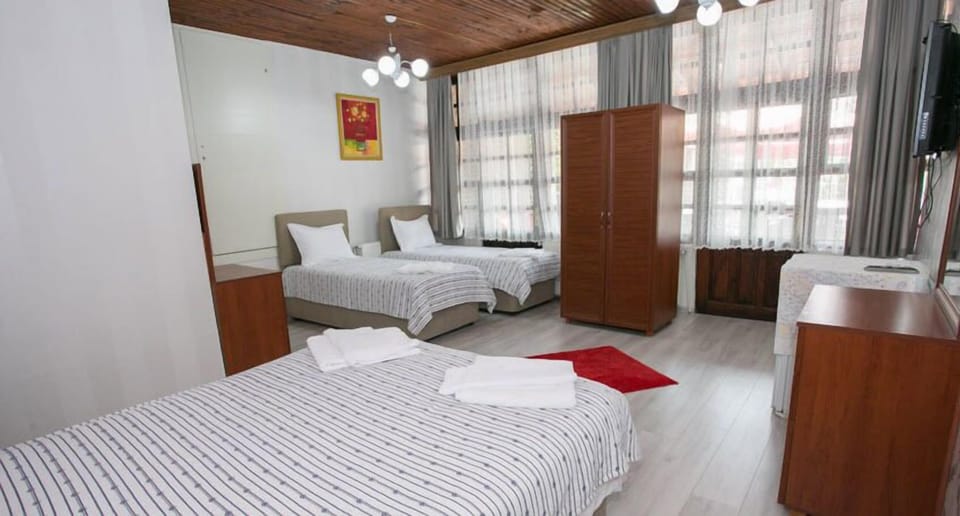 Deluxe Quadruple Room | Minibar, desk, soundproofing, iron/ironing board