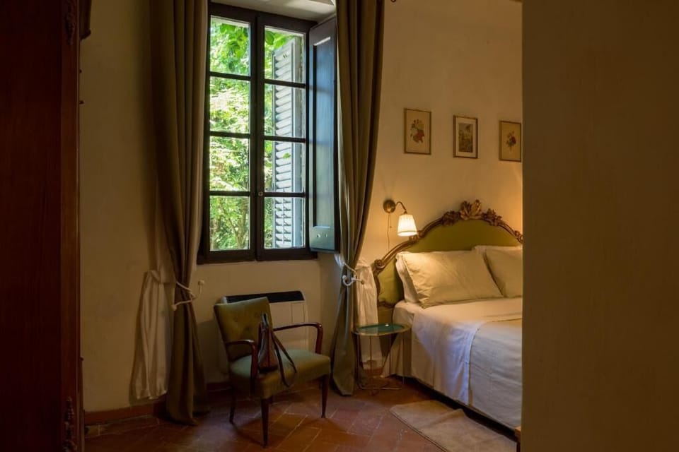 Individually decorated, individually furnished, travel crib, free WiFi
