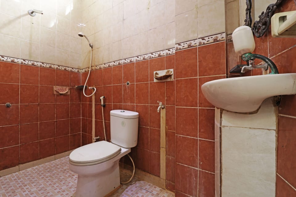 Standard Room | Bathroom | Shower, towels