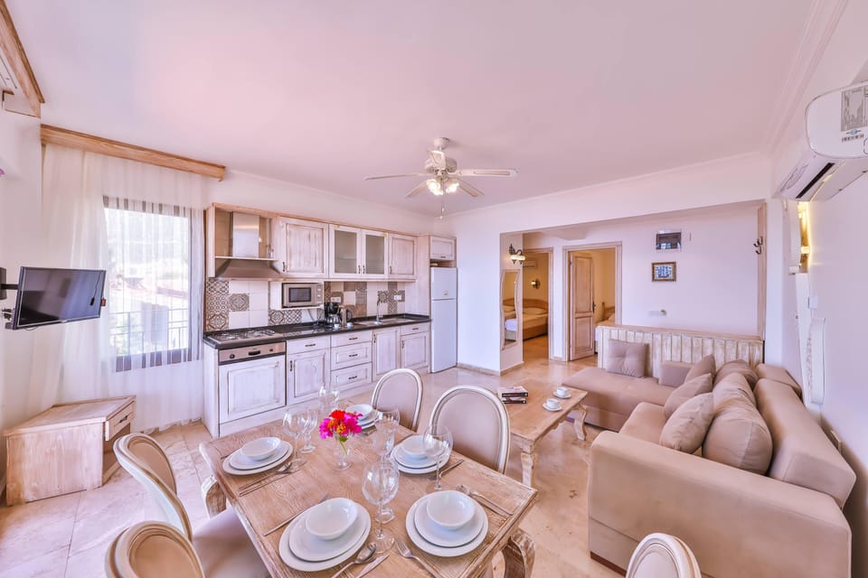 Family Suite | In-room dining