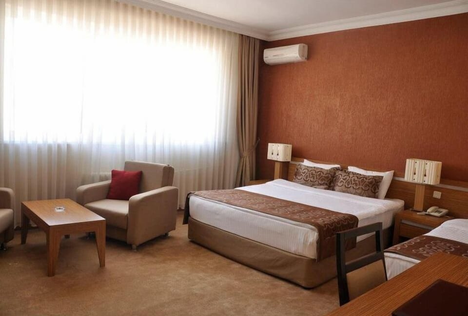 1 bedroom, minibar, desk, free WiFi