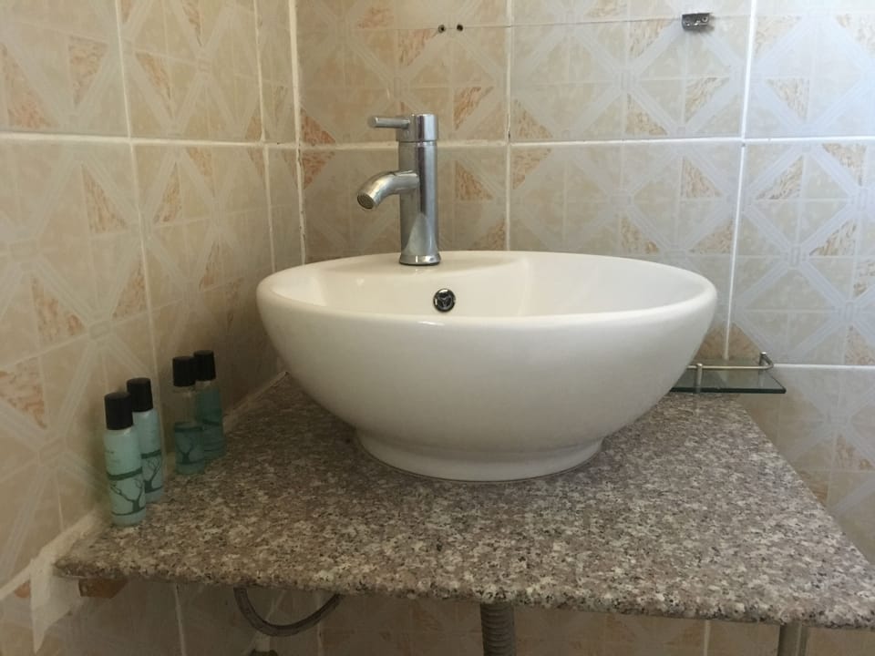 Standard Room, 1 Double Bed | Bathroom sink