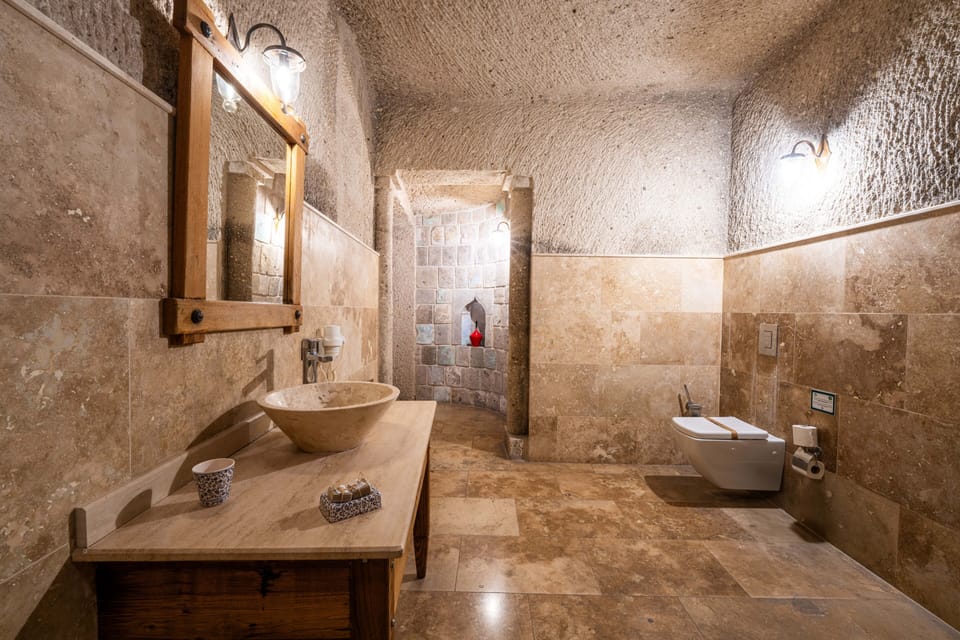 Junior Double Room, 1 Queen Bed, Courtyard View | Bathroom | Shower, hydromassage showerhead, free toiletries, hair dryer