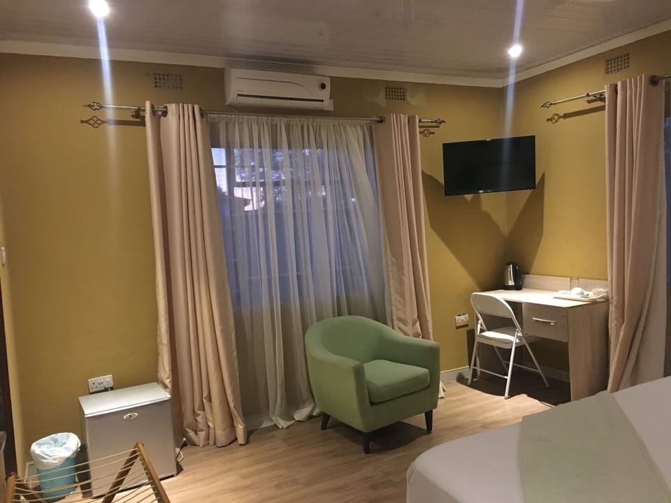 Comfort Double Room | Desk, iron/ironing board (on request), WiFi (free), bed sheets