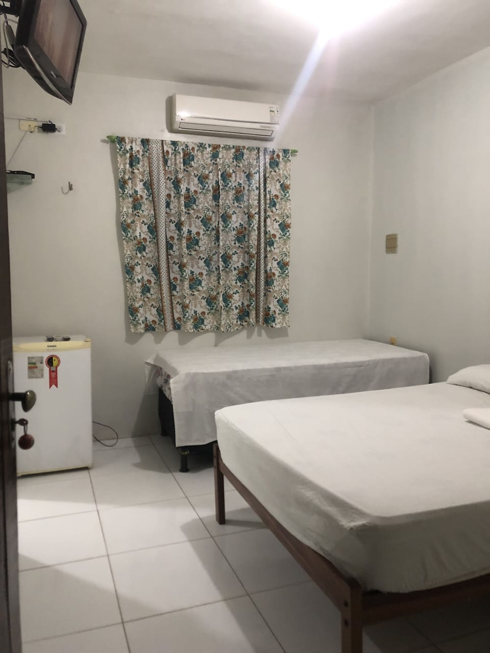 Quarto Casal Suite | Minibar, blackout drapes, free WiFi, bed sheets
